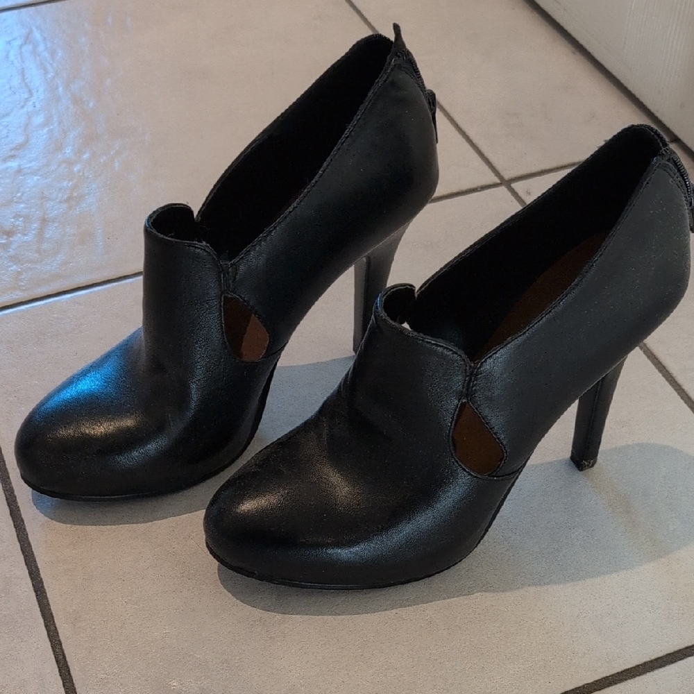 Nine West Black Leather Heels